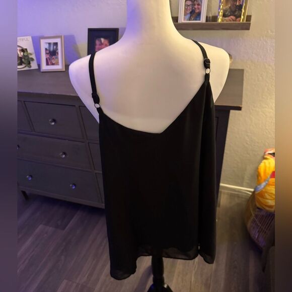 Beautiful fabric torrid 2 top with adjustable straps - Picture 5 of 5